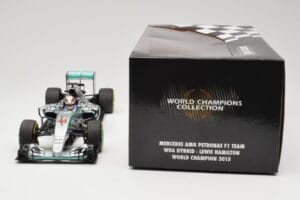 Mercedes AMG Petronas W06 Hybrid #44 L. Hamilton F1 World Champion 2015 Minichamps 1:18 186150044 Pressofusione — immagine 6 di 6