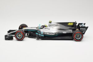 Mercedes AMG Petronas W08 V. Rossi Ride Swap Valencia December 2019 Minichamps 1:18 110191746 Pressofusione — immagine 3 di 6