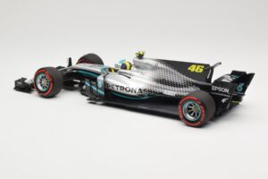Mercedes AMG Petronas W08 V. Rossi Ride Swap Valencia December 2019 Minichamps 1:18 110191746 Pressofusione — immagine 5 di 6