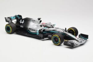Mercedes AMG Petronas W10 #44 L. Hamilton Winner Chinese GP 2019 Minichamps 1:18 110190344 Pressofusione — immagine 4 di 6