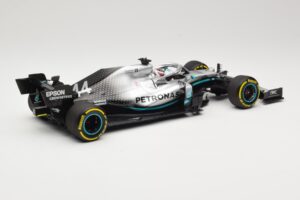 Mercedes AMG Petronas W10 #44 L. Hamilton F1 World Champion Dealer Edition 2019 Minichamps 1:18 B66960567 Pressofusione — immagine 2 di 7