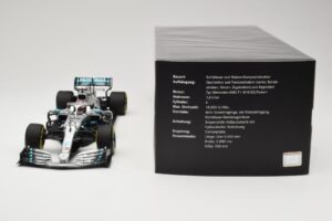 Mercedes AMG Petronas W10 #44 L. Hamilton F1 World Champion Dealer Edition 2019 Minichamps 1:18 B66960567 Pressofusione — immagine 6 di 7
