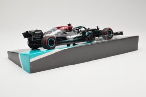 Mercedes AMG Petronas W12 E Performance #44 L. Hamilton Bahrain GP 2021 Minichamps 1:18 113210144 Pressofusione — immagine 3 di 6