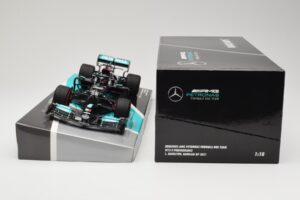 Mercedes AMG Petronas W12 E Performance #44 L. Hamilton Bahrain GP 2021 Minichamps 1:18 113210144 Pressofusione — immagine 6 di 6