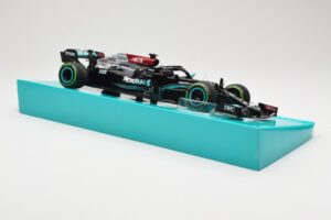 Mercedes AMG Petronas W12 E Performance #44 L. Hamilton Russian GP 2021 Minichamps 1:18 113211544 Pressofusione — immagine 4 di 6