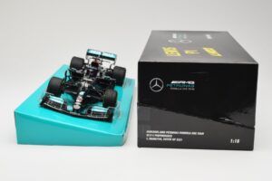 Mercedes AMG Petronas W12 E Performance #44 L. Hamilton Russian GP 2021 Minichamps 1:18 113211544 Pressofusione — immagine 6 di 6