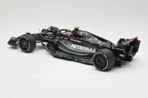 Mercedes AMG Petronas W14 E Performance #44 L. Hamilton Bahrain GP 2023 Minichamps 1:18 110230144 Pressofusione — immagine 5 di 6