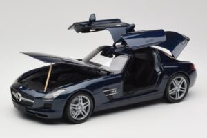 Mercedes SLS AMG C197 Blue Metallic Minichamps 1:18 180039021 Pressofusione — immagine 2 di 8