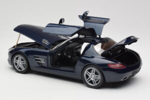Mercedes SLS AMG C197 Blue Metallic Minichamps 1:18 180039021 Pressofusione — immagine 5 di 8