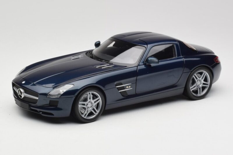 Mercedes SLS AMG C197 Blue Metallic Minichamps 1:18 180039021 Pressofusione