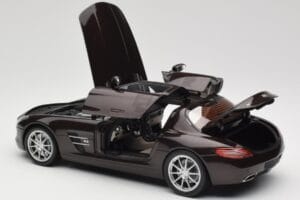 Mercedes AMG SLS C197 Brown Metallic Minichamps 1:18 100039028 Pressofusione — immagine 5 di 8