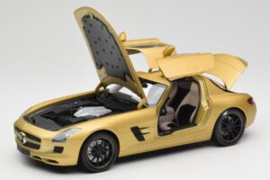 Mercedes AMG SLS C197 Oro Minichamps 1:18 100039024 Pressofusione — immagine 2 di 8