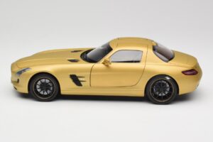 Mercedes AMG SLS C197 Oro Minichamps 1:18 100039024 Pressofusione — immagine 4 di 8