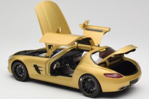 Mercedes AMG SLS C197 Oro Minichamps 1:18 100039024 Pressofusione — immagine 5 di 8