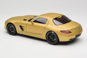Mercedes AMG SLS C197 Oro Minichamps 1:18 100039024 Pressofusione — immagine 7 di 8