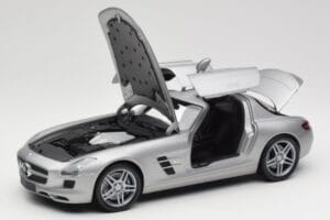 Mercedes AMG SLS C197 Grey Metallic Minichamps 1:18 100039025 Pressofusione — immagine 2 di 8
