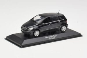 Mercedes B-Class W245 Cosmos Black Minichamps 1:43 B66962218 Pressofusione — immagine 2 di 4