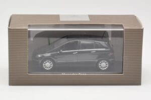 Mercedes B-Class W245 Cosmos Black Minichamps 1:43 B66962218 Pressofusione — immagine 4 di 4