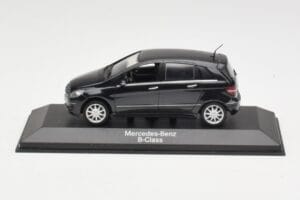 Mercedes B-Class W245 Cosmos Black Minichamps 1:43 B66962218 Pressofusione