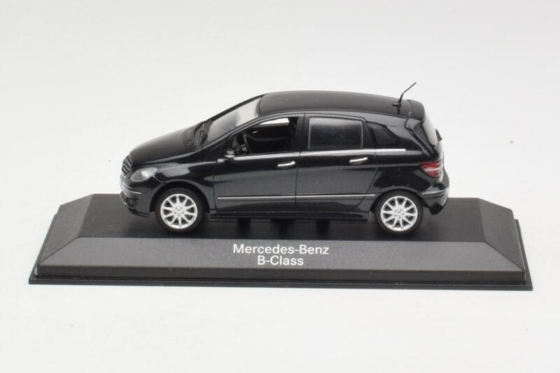 Mercedes B-Class W245 Cosmos Black Minichamps 1:43 B66962218 Pressofusione