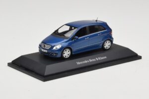 Mercedes B-Class W245 Lotus Blue Metallic Minichamps 1:43 B66962407 Pressofusione — immagine 2 di 4