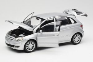 Mercedes B-Class W245 Argento Kyosho 1:18 B66962326 Pressofusione — immagine 2 di 8