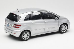 Mercedes B-Class W245 Argento Kyosho 1:18 B66962326 Pressofusione — immagine 3 di 8