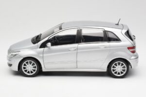 Mercedes B-Class W245 Argento Kyosho 1:18 B66962326 Pressofusione — immagine 4 di 8