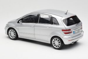 Mercedes B-Class W245 Argento Kyosho 1:18 B66962326 Pressofusione — immagine 7 di 8