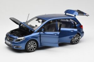 Mercedes B-Class W246 Lotus Blu Metallizzato Norev 1:18 B66961410 Pressofusione — immagine 2 di 8