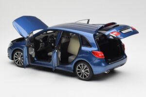 Mercedes B-Class W246 Lotus Blu Metallizzato Norev 1:18 B66961410 Pressofusione — immagine 5 di 8