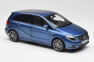 Mercedes B-Class W246 Lotus Blu Metallizzato Norev 1:18 B66961410 Pressofusione — immagine 6 di 8