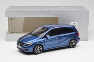 Mercedes B-Class W246 Lotus Blu Metallizzato Norev 1:18 B66961410 Pressofusione — immagine 8 di 8