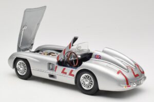 Mercedes 300 SLR W196S #722 S. Moss / D. Jenkinson Mille Miglia Winner 1955 Maisto 1:18 536887 Pressofusione — immagine 5 di 8