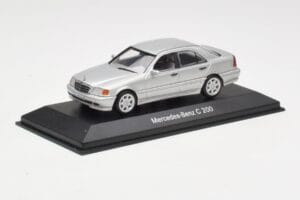 Mercedes C 200 W202 Iridium Silver Minichamps 1:43 B66040488 Pressofusione — immagine 2 di 4