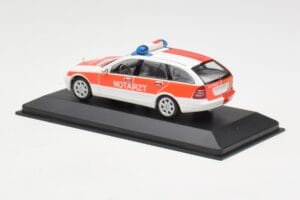Mercedes C-Class S203 Notarzt Minichamps 1:43 430030190 Pressofusione — immagine 3 di 4