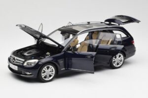 Mercedes C-Class S204 T-Modell Tanzanite Blu AUTOart 1:18 B66962352 Pressofusione — immagine 2 di 8