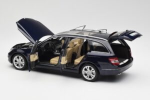 Mercedes C-Class S204 T-Modell Tanzanite Blu AUTOart 1:18 B66962352 Pressofusione — immagine 5 di 8