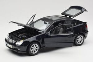 Mercedes C-Class Sports Coupe CL203 Blu Maisto 1:18 B66962124 Pressofusione — immagine 2 di 8