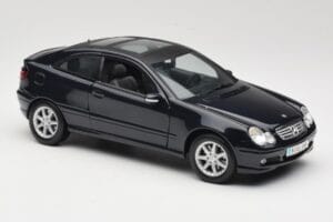 Mercedes C-Class Sports Coupe CL203 Blu Maisto 1:18 B66962124 Pressofusione — immagine 6 di 8