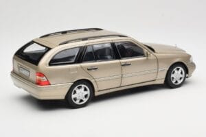 Mercedes C-Class T-Model W202 Smoke Silver Norev 1:18 183388 Pressofusione — immagine 3 di 8