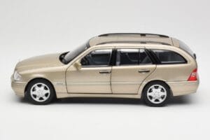 Mercedes C-Class T-Model W202 Smoke Silver Norev 1:18 183388 Pressofusione — immagine 5 di 8
