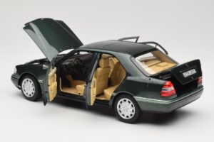 Mercedes C-Class W202 Malachite Green Norev 1:18 183372 Pressofusione — immagine 3 di 8