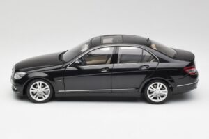Mercedes C-Class W204 Avantgarde Obsidian Nero AUTOart 1:18 76264-R1 Pressofusione — immagine 4 di 8
