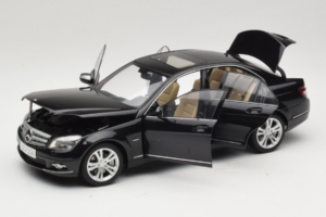 Mercedes C-Class W204 Obsidian Black AUTOart 1:18 B66962367 Pressofusione — immagine 2 di 8