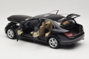 Mercedes C-Class W204 Obsidian Black AUTOart 1:18 B66962367 Pressofusione — immagine 5 di 8