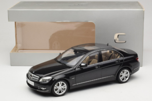 Mercedes C-Class W204 Obsidian Black AUTOart 1:18 B66962367 Pressofusione — immagine 8 di 8