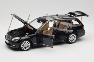 Mercedes C-Class W204 Estate Obsidian Black AUTOart 1:18 B66962349 Pressofusione — immagine 2 di 8
