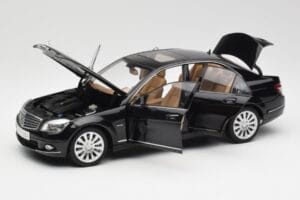 Mercedes C-Class W204 Obsidian Nero AUTOart 1:18 B66962365 Pressofusione — immagine 2 di 8