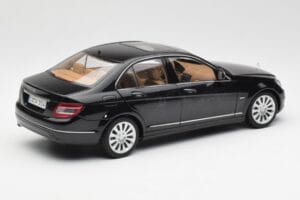 Mercedes C-Class W204 Obsidian Nero AUTOart 1:18 B66962365 Pressofusione — immagine 3 di 8